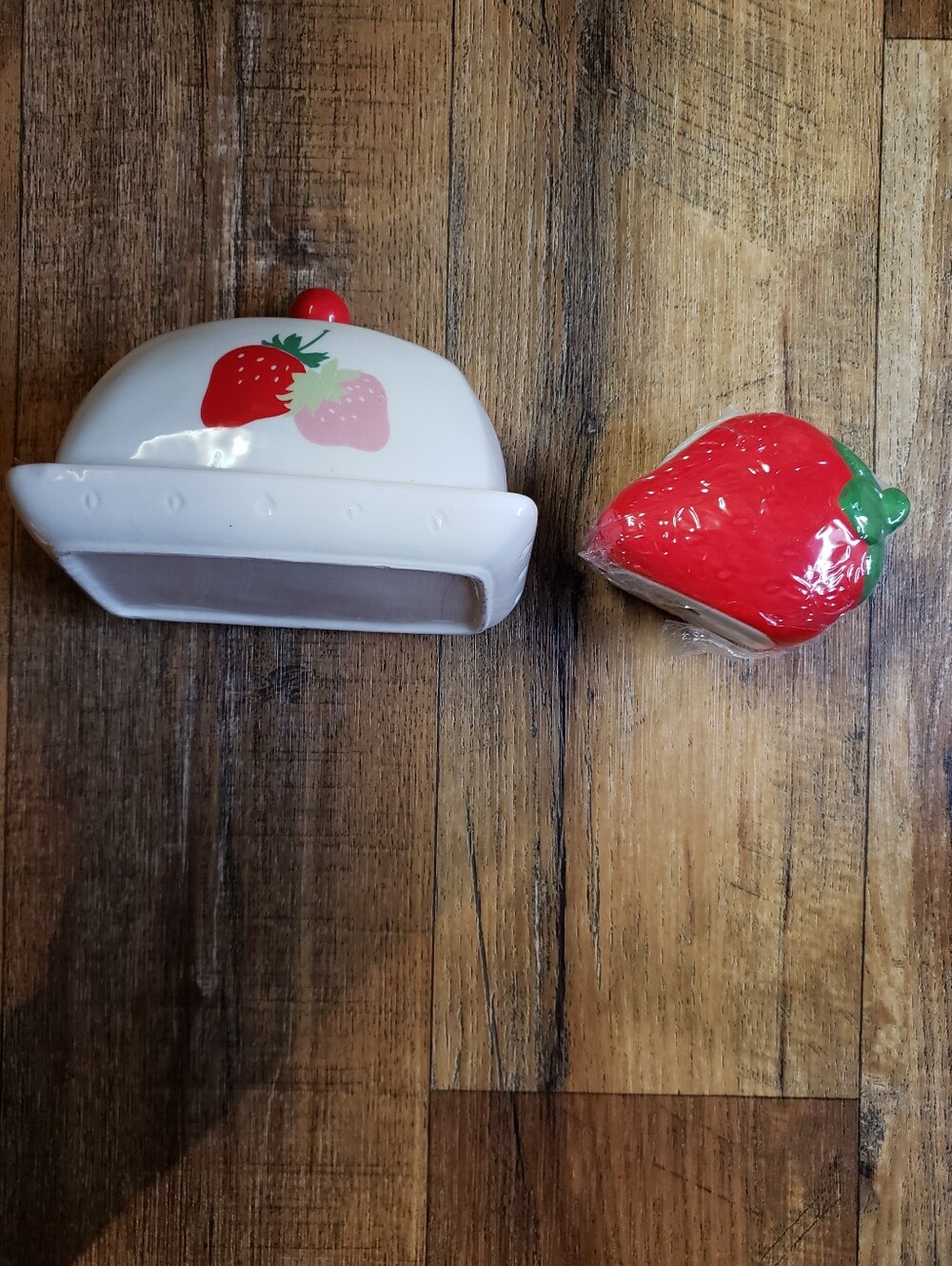 Strawberry Butter Dish with Strawberry Scrubber Holder with Scrubber